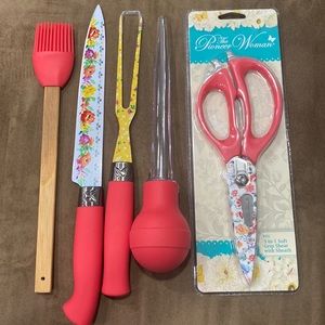 The Pioneer Women 5 piece kitchen utensils